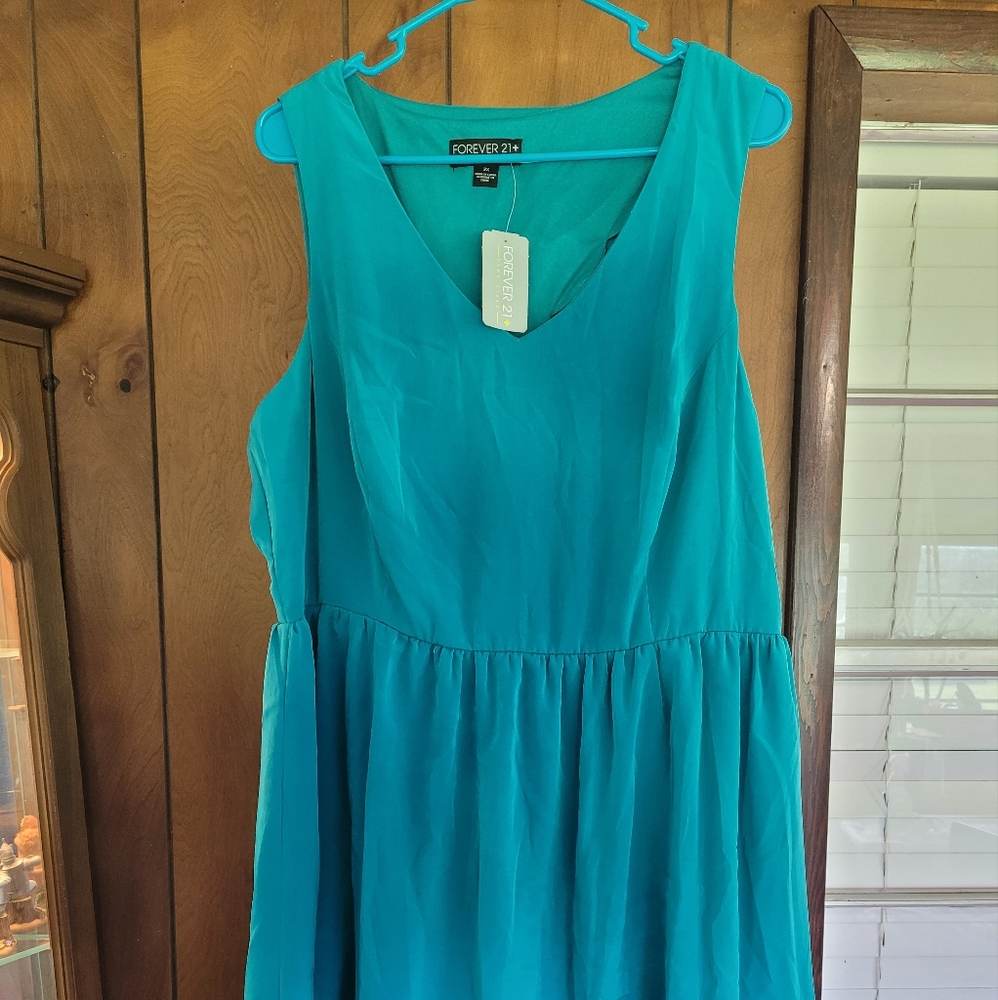 Sleeveless Green Mini Dress with scallop cut out back